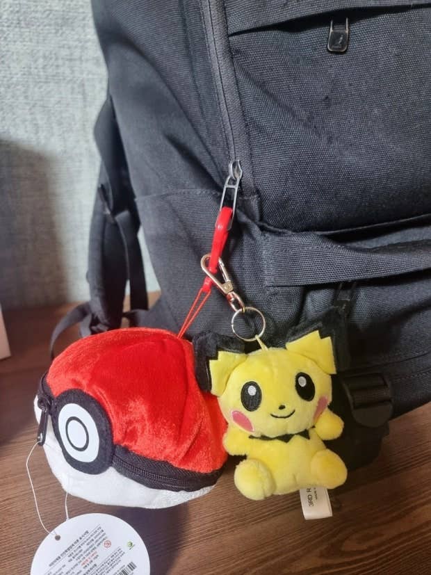 K-Wonderland - Pokemon Poké Ball Plush Pouch + Random Keychain 8cm SET
