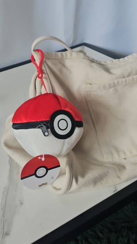 K-Wonderland - Pokemon Poké Ball Plush Pouch + Random Keychain 8cm SET
