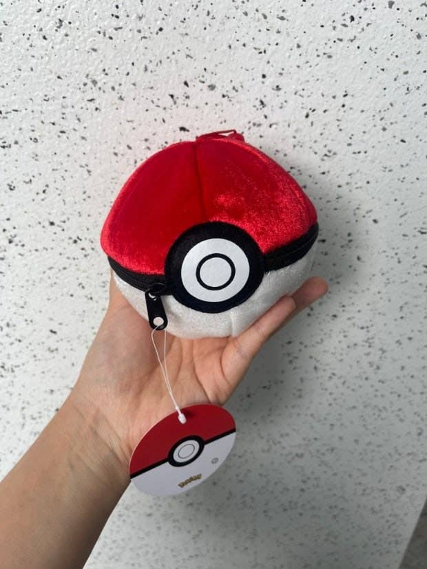 K-Wonderland - Pokemon Poké Ball Plush Pouch + Random Keychain 8cm SET